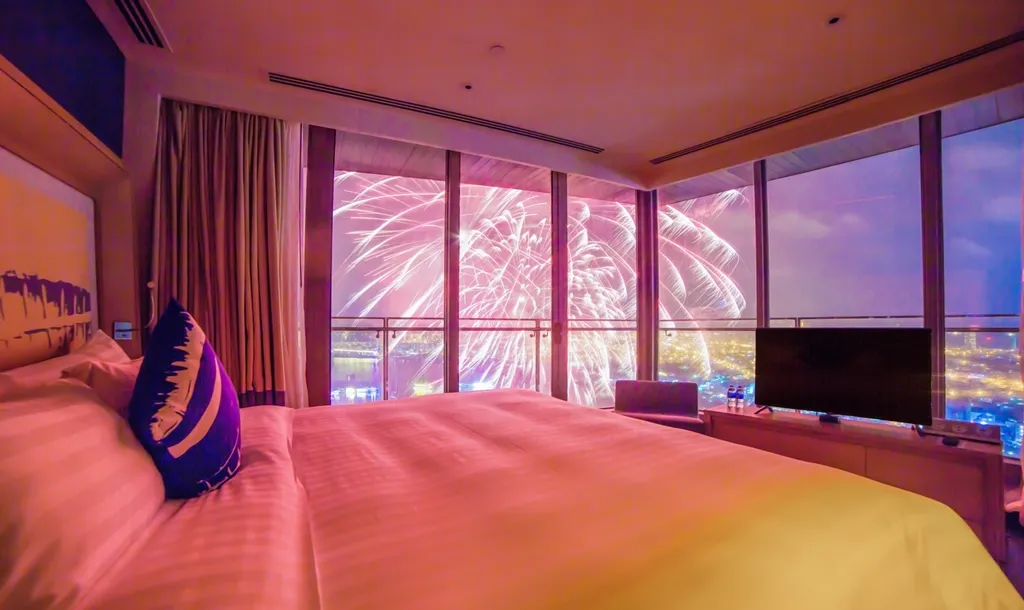 Many tourists choose to watch fireworks from the rooms of Novotel Danang Premier Han River