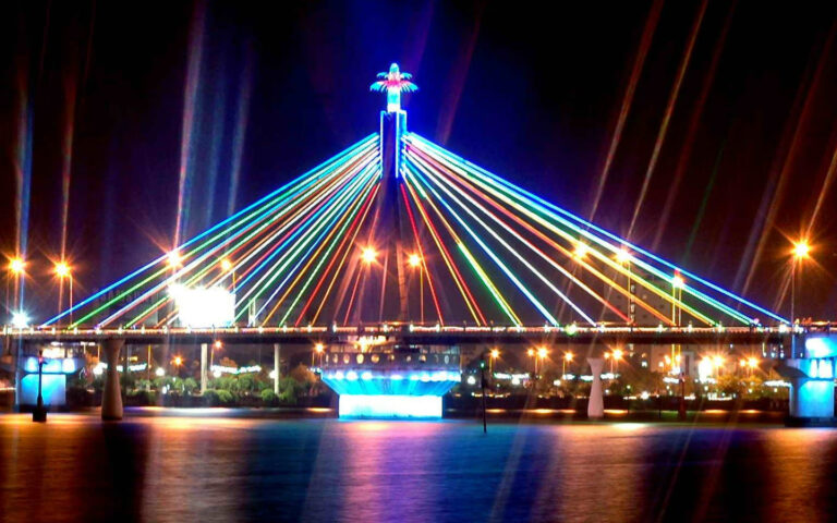 Cầu Sông Hàn Đà Nẵng: Lịch quay và top điểm ngắm cầu quay đẹp nhất 2025