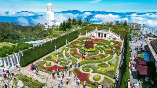 Sun World Ba Na Hills tưng bừng đón hàng nghìn du khách trong ngày đầu áp dụng ưu đãi 50%