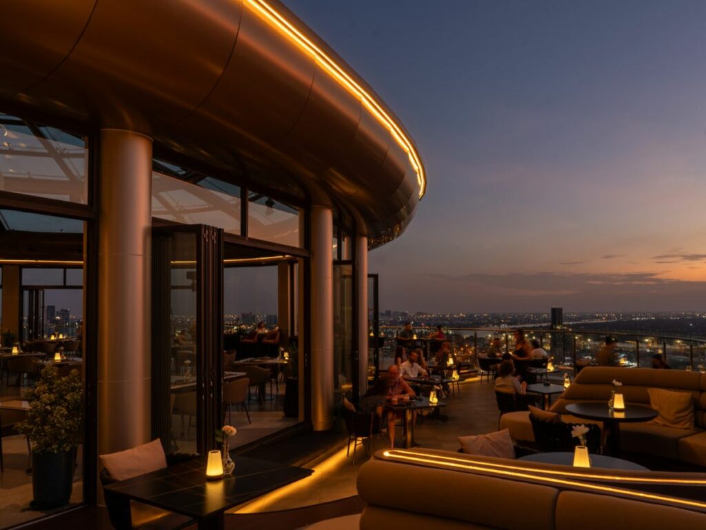ciela-skybar-dining-diem-cao-ngam-phao-hoa-sieu-net

