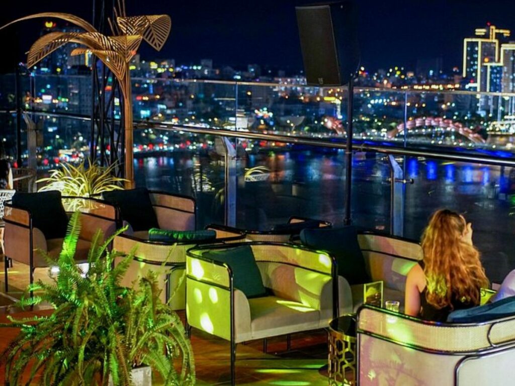 nyx-sky-lounge-quan-cafe-xem-phao-hoa-da-nang-2025


