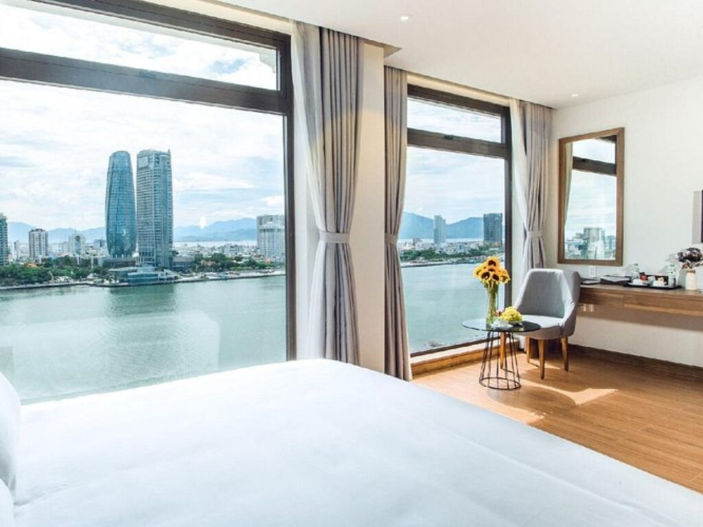 glamour-da-nang-khach-san-3-sao-gia-tot-voi-view-phao-hoa-dep

