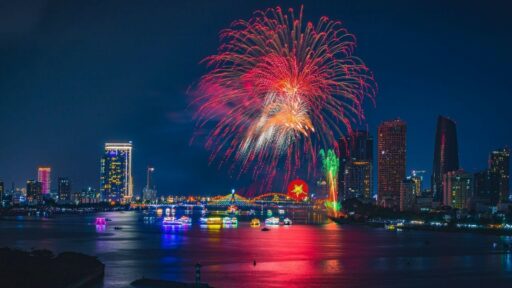 Tinh hoa văn hóa Á – Âu hội tụ trong đêm khai mạc lễ hội pháo hoa DIFF 2025