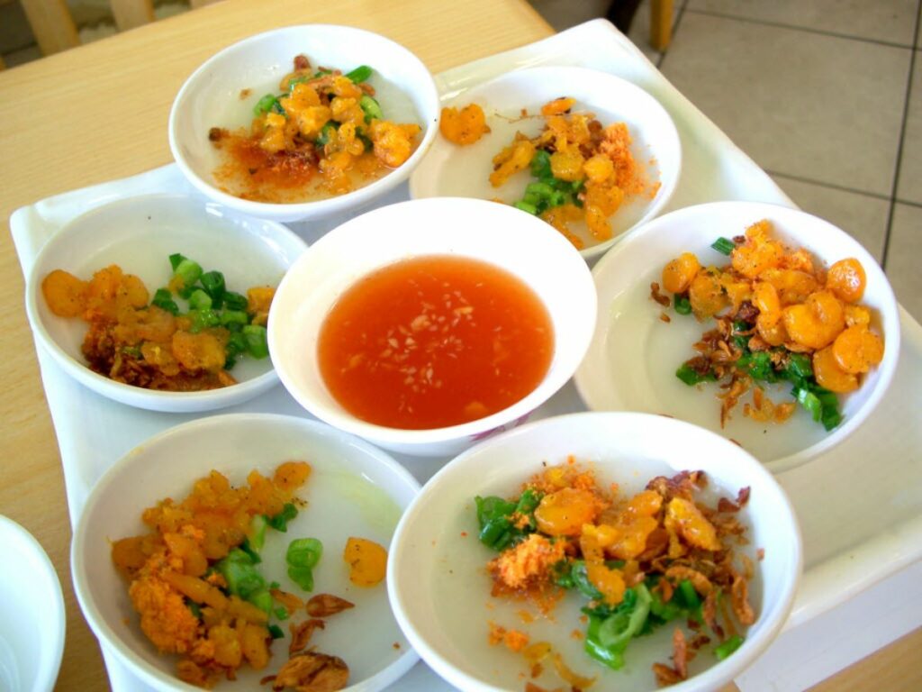 quan-banh-beo-ba-tien-voi-thuc-don-phong-phu 