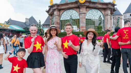 Du khách phấn khích check in với quầy buffet thời bao cấp tại Ba Na Hills