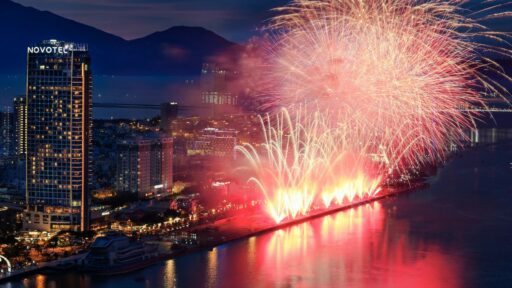 DIFF 2025: Mỗi đêm pháo hoa, một thế giới AR diệu kỳ