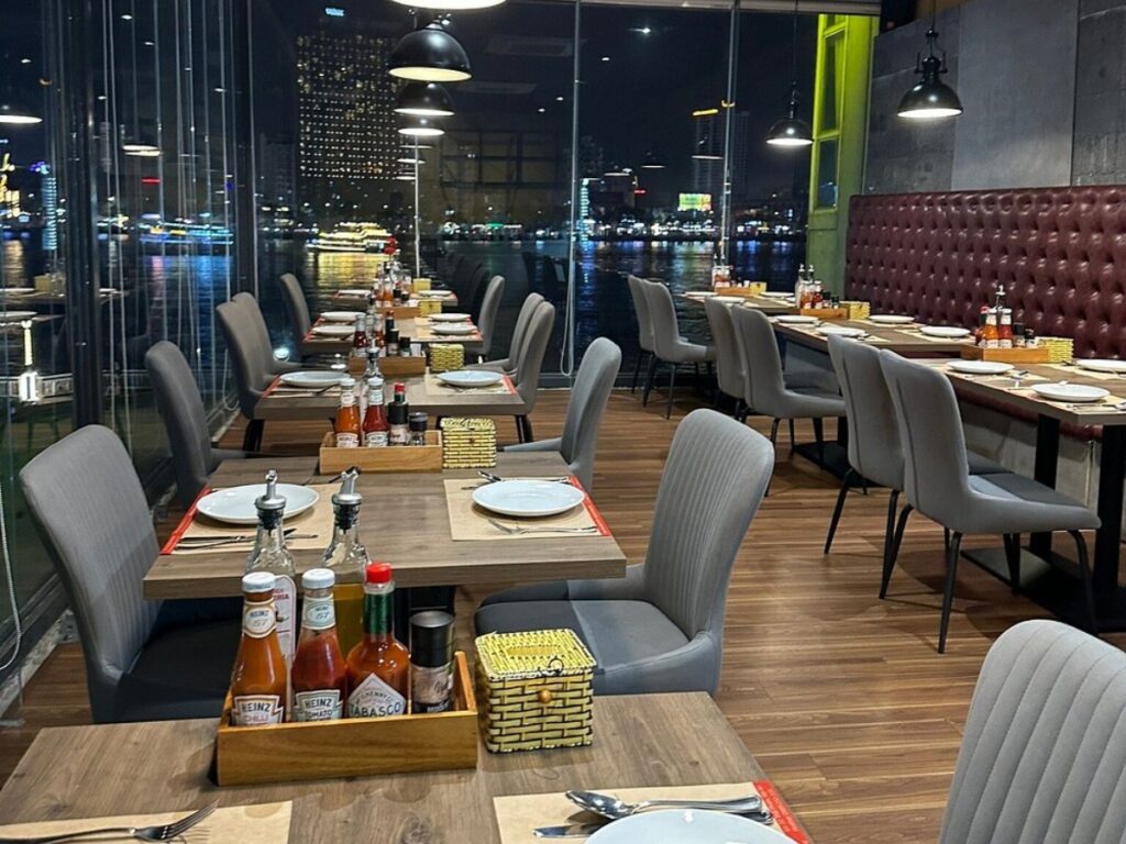 view-ngam-phao-hoa-tai-cardi-pizzeria-bach-dang

