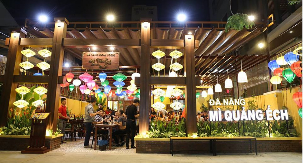 nha-hang-mi-quang-ech-bep-trang


