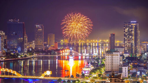 “Nóng” vé máy bay, tàu hỏa đêm khai mạc pháo hoa DIFF 2025