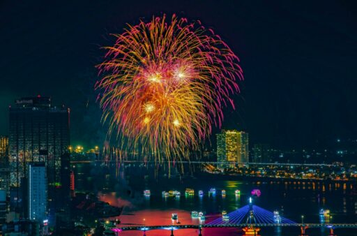 Tùng Dương, Mỹ Tâm, Hương Tràm cùng loạt sao đổ bộ sân khấu chung kết DIFF 2025